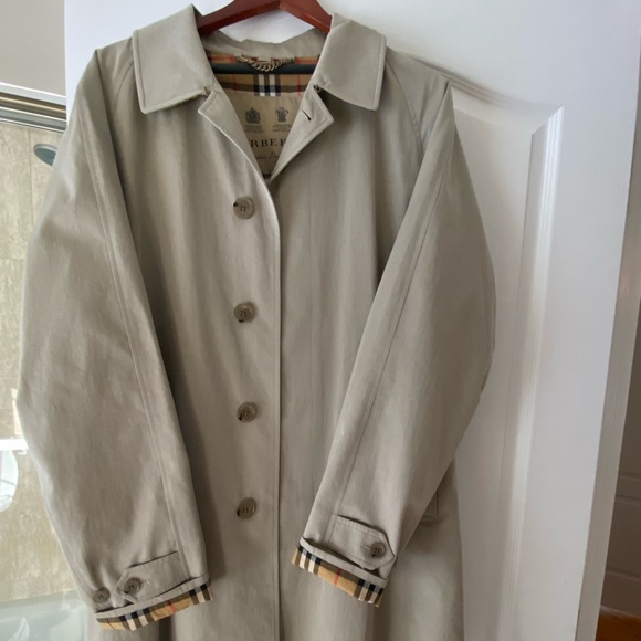Men’s Burberry (original) Trench coat. Size: 52. Never worn. Great bargain!